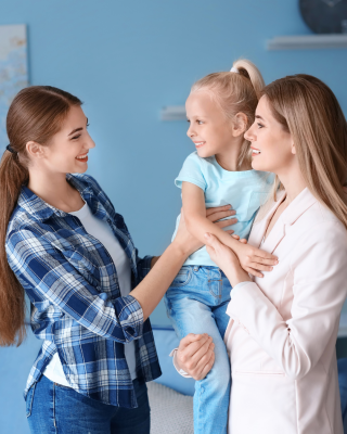 Entre les jeux, les coloriages et les paquets de stickers, on voit apparaître une demande assez claire :